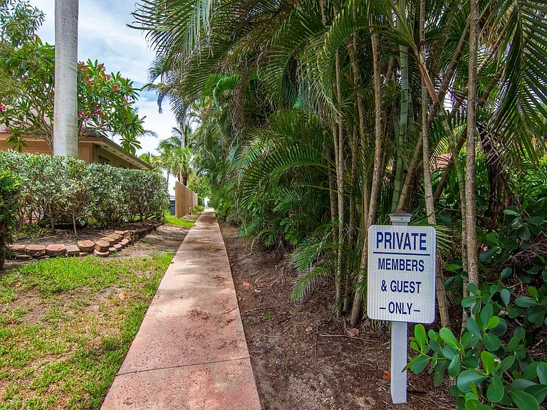 1445 Treasure Cove Ln — Photo 29