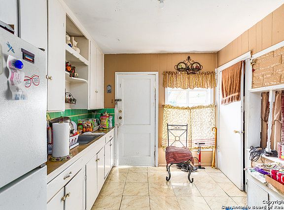 5th image of 126 Fernleaf Ave