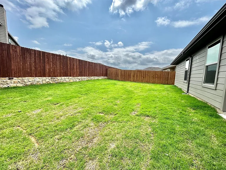 16432 Severn Ln — Photo 30