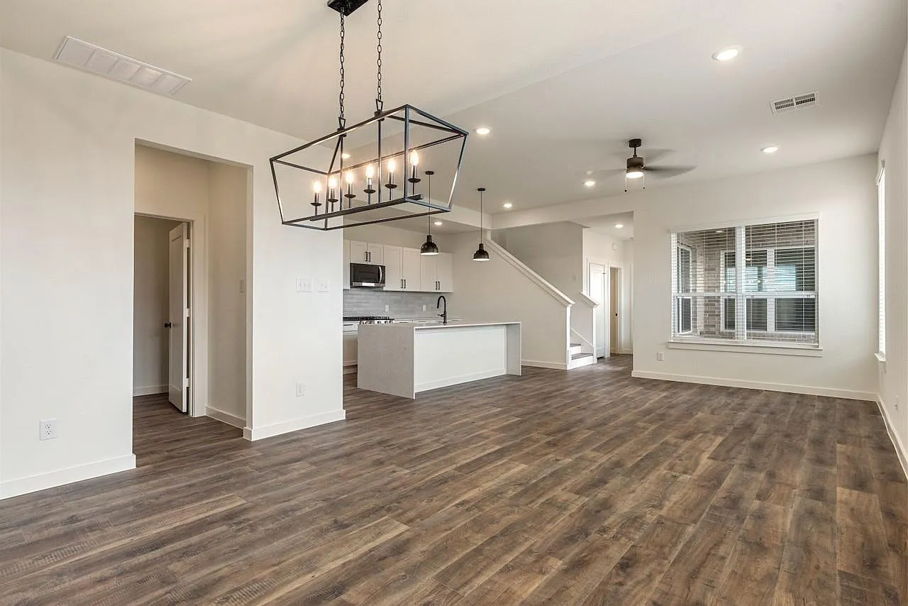 3 bed, 2.5 bath, 1828 sqft, $2,042 — Photo 4