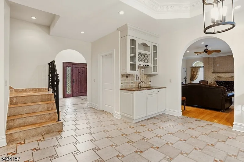 5 bed, 4.5 bath, $9,500 — Photo 4