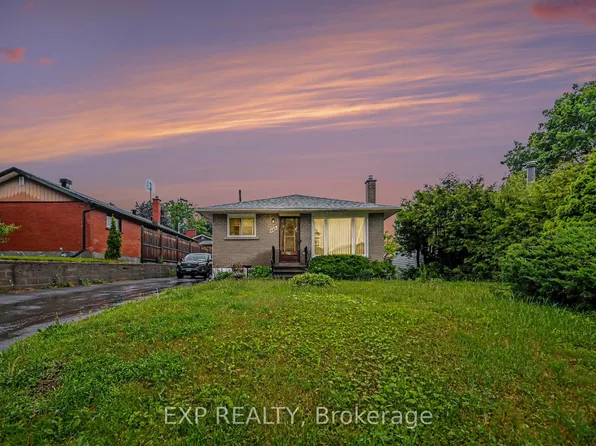 685 Crystal St, Ottawa, ON K1K 2G1