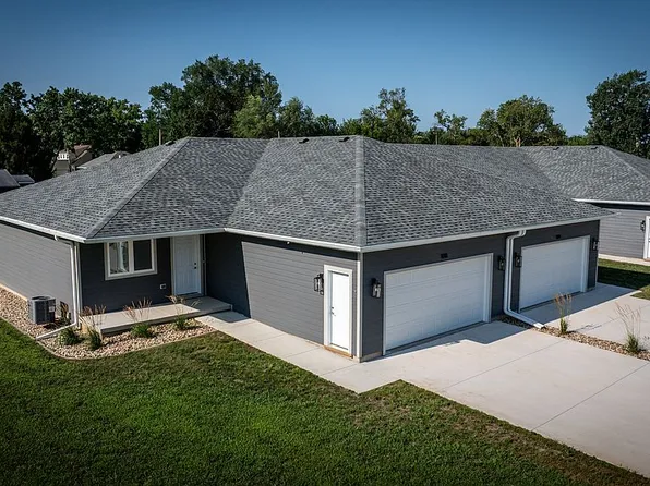 1006 16th St, Hawarden, IA 51023