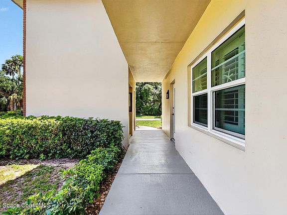 5th image of 19 Pine Arbor Lane 107 #107