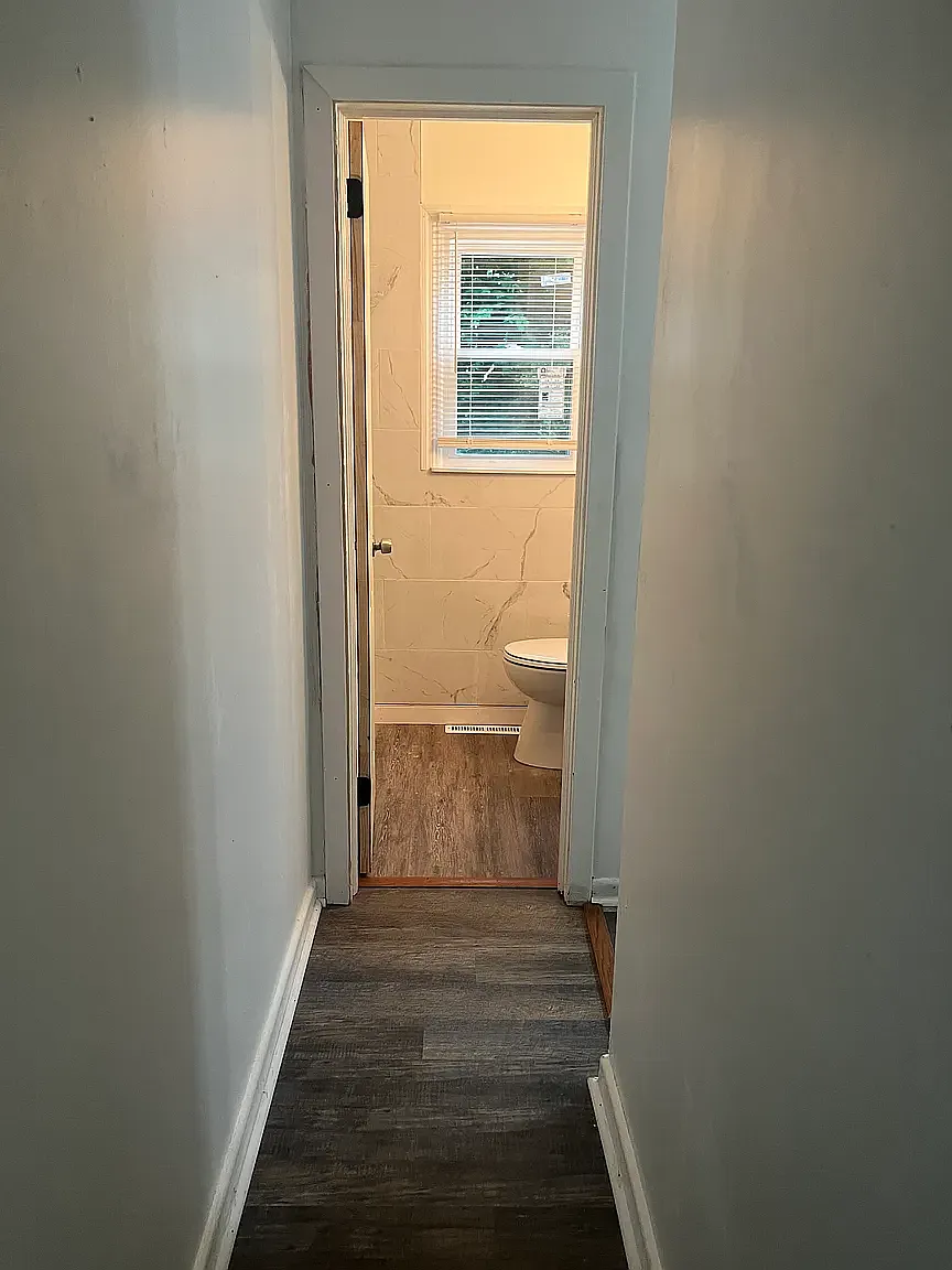 3 bed, 895 sqft, $2,200 — Photo 3