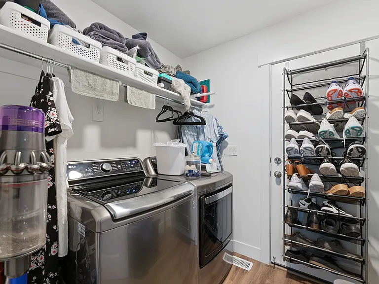 932 N Olson Dr — Photo 12