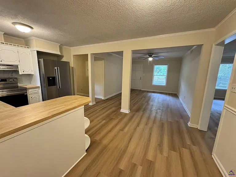 92 W Valley Dr — Photo 3