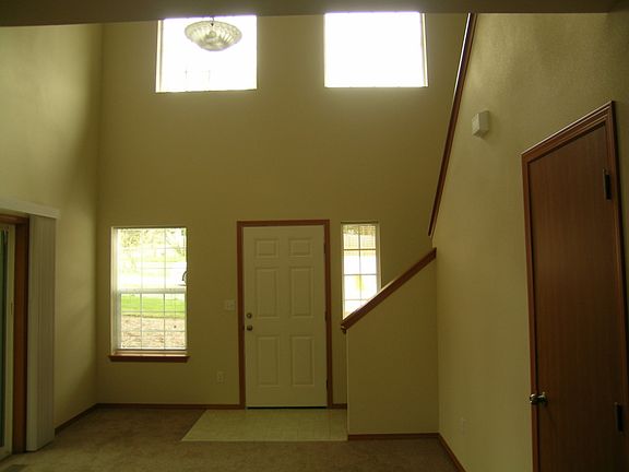 3rd image of 104 NE Albion St