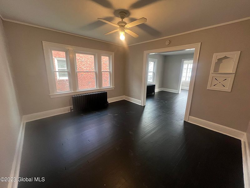 5th image of 73 Pinewood Avenue