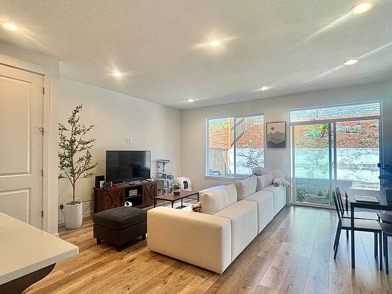 5263 NW Torchcrest Pl — Photo 3