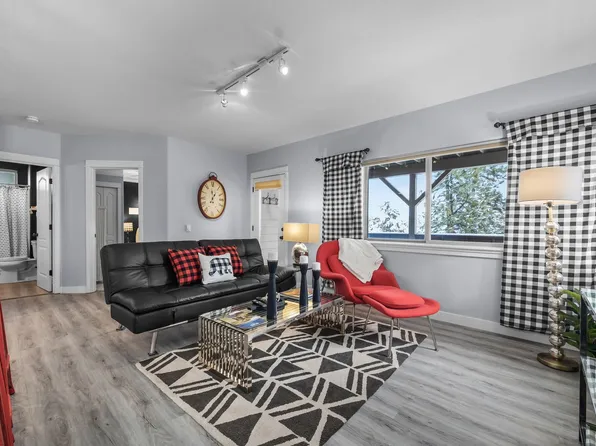 3100 NW Golf View Dr Unit 2, Bend, OR 97703