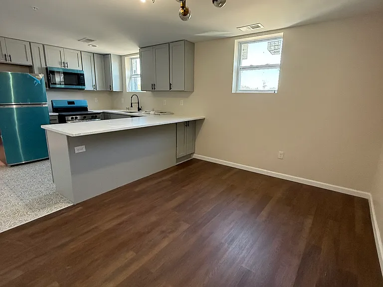 3003 Genesee St #2 — Photo 4
