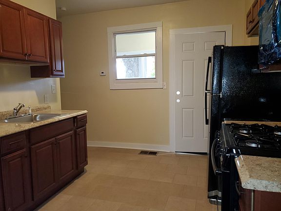 2nd image of 34 Vine St