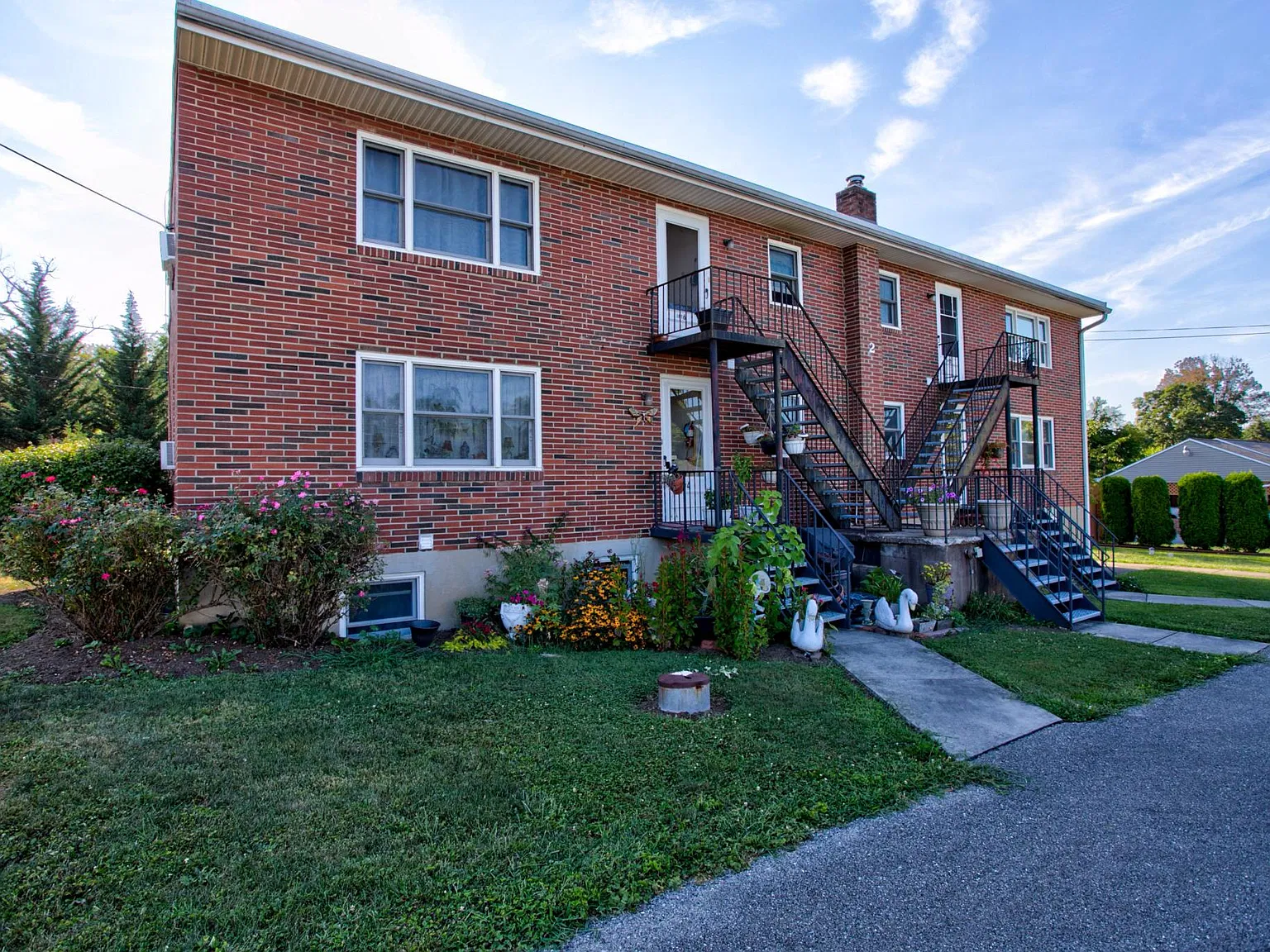 2 Park Circle Dr — Photo 1