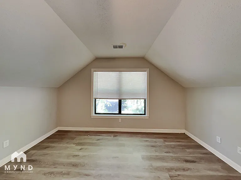8233 Trinity Rd — Photo 19