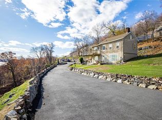 4 Ayers Rd, Tomkins Cove, NY 10986