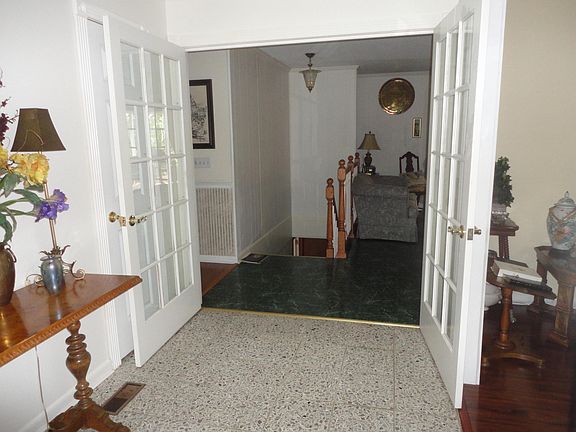 3rd image of 4223 Highwood Dr