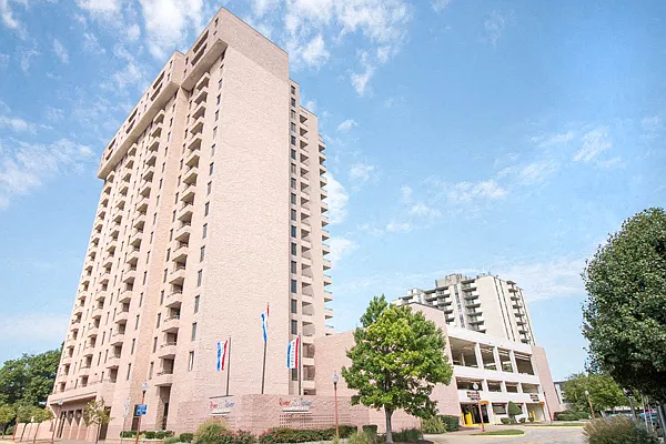 River Park Tower Apartment Homes — Photo 28