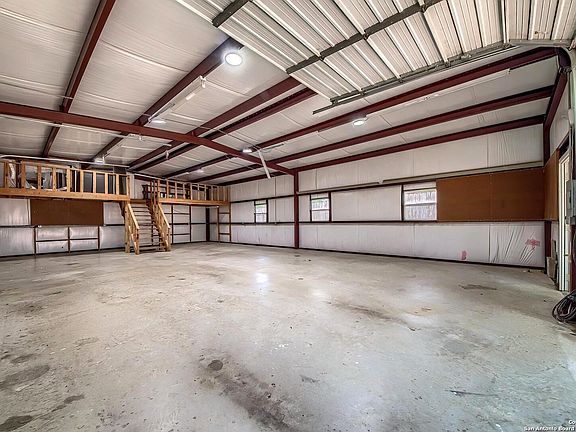 4th image of 625 Settlers Lane