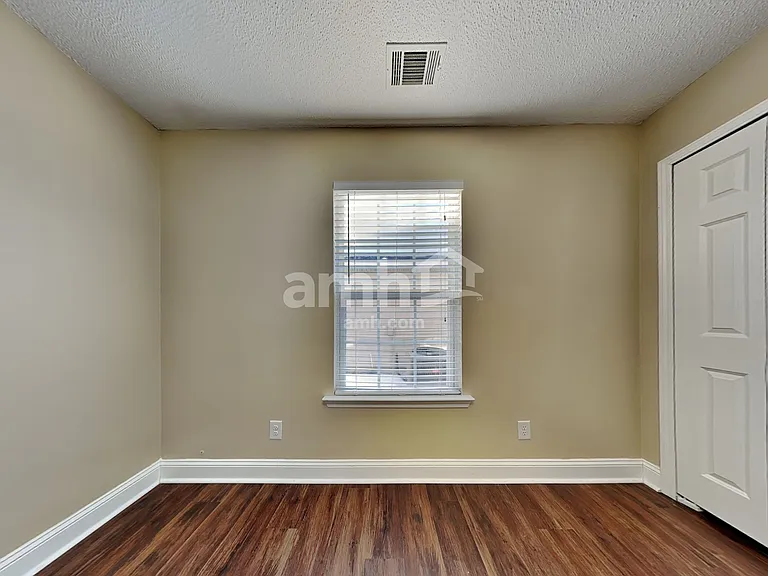 738 Laurel Hill Cir — Photo 18