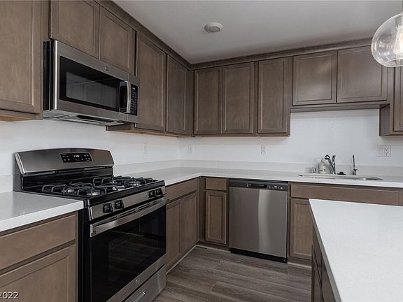 5th image of 378 Rosefinch St