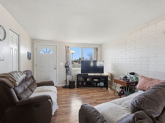 5th image of 2439 E Parkside Dr