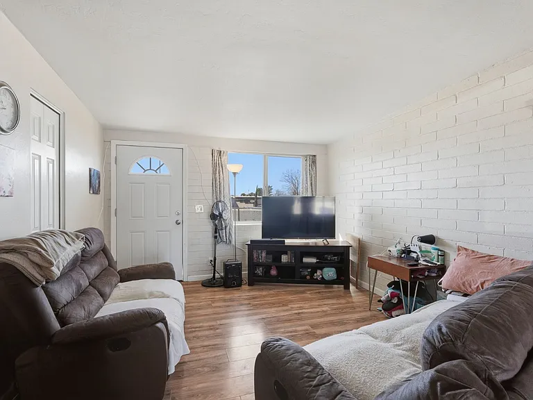 2439 E Parkside Dr — Photo 5