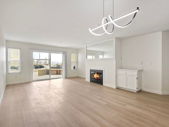 3rd image of 600 N The Strand N #33