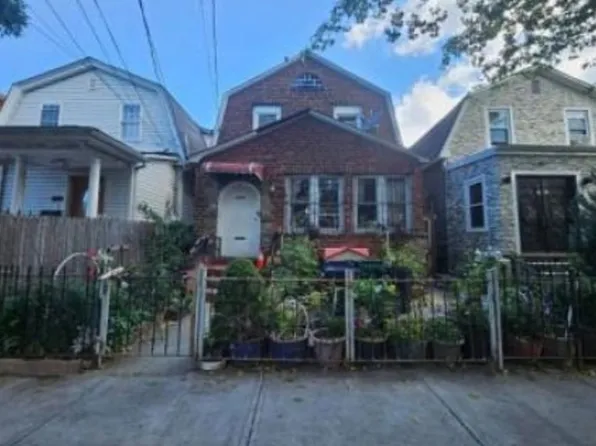 3421 100th St, Corona, NY 11368