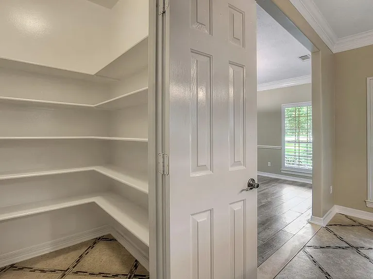 10819 Lake Windcrest — Photo 22