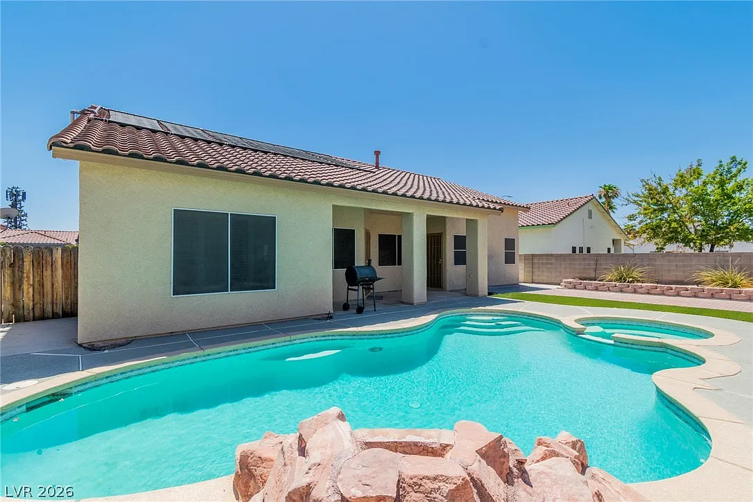 3 bed, 4.5 bath, 1916 sqft, $2,780 — Photo 1