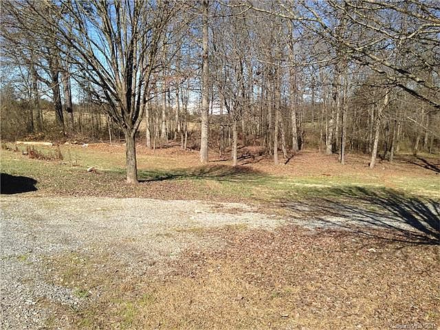 2nd image of 1929 W Maiden Rd