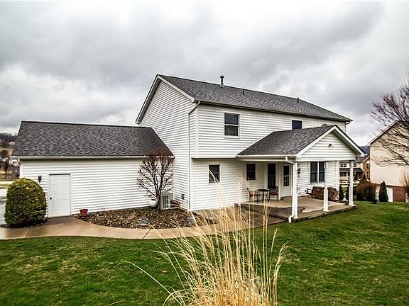 3rd image of 742 Muirfield Dr