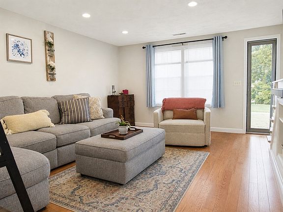 2nd image of 60 Juniper Ln