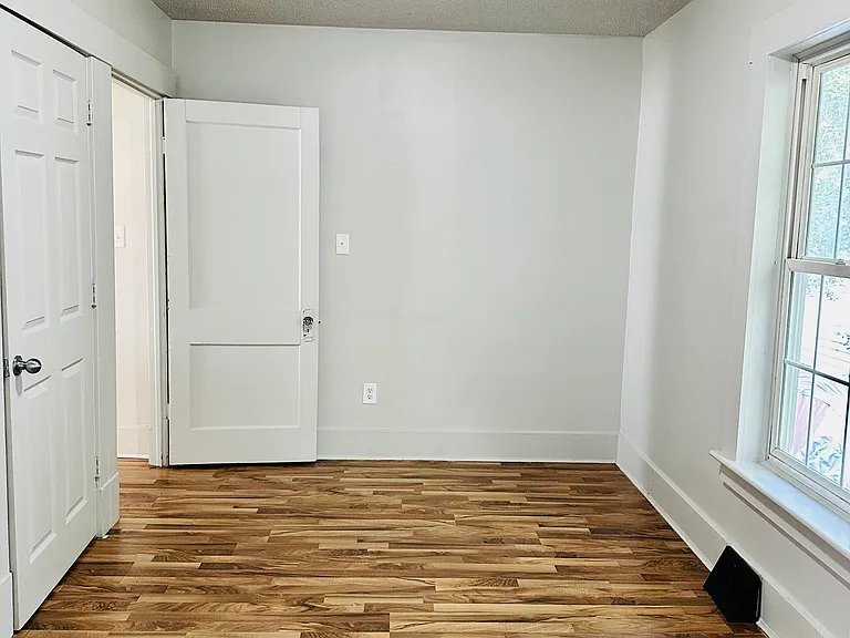 148 SW 15th St — Photo 14