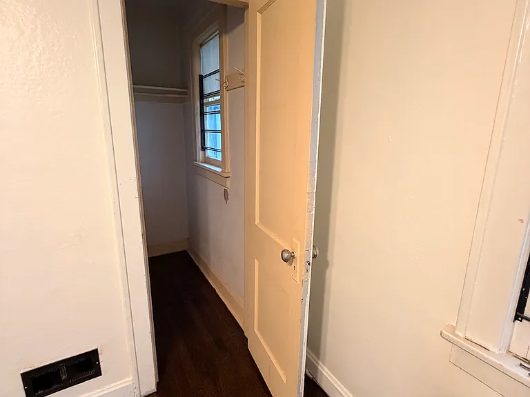 5643 Olive St — Photo 9