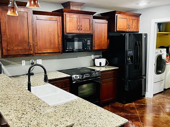 5th image of 301 Wexford St
