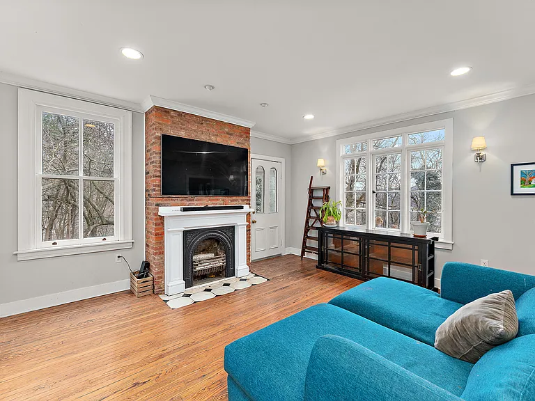 732 Orchard Ter — Photo 6