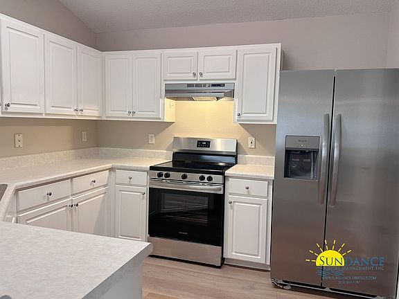 4th image of 933 Lajolla Ln