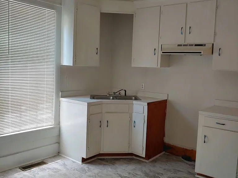 318 S Limestone St — Photo 2