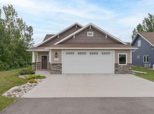 260 15th Ave N, Casselton, ND 58012