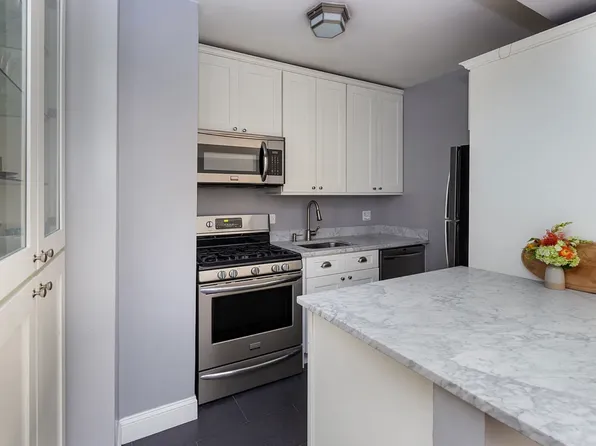 415 East 52nd Street 3FB image 3 of 9