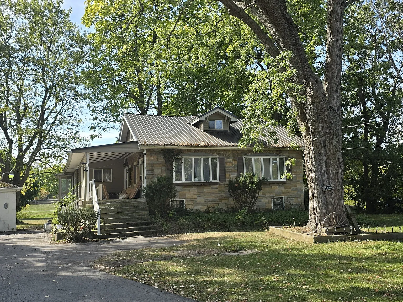 2546 N Forest Rd — Photo 4