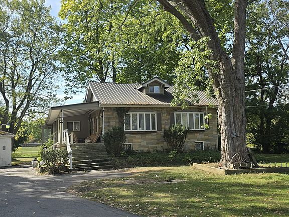 4th image of 2546 N Forest Rd