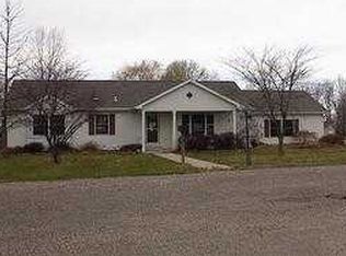 3 Orchard Dr, Barry, IL 62312
