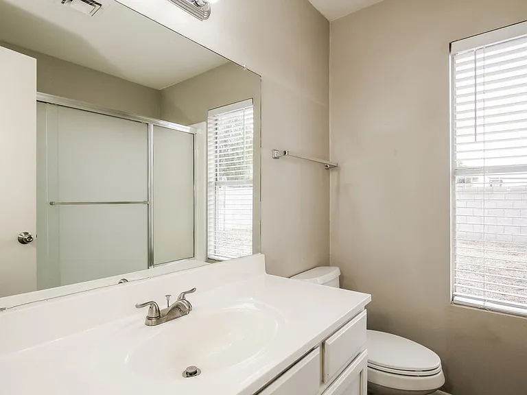 6529 N 74th Dr — Photo 10