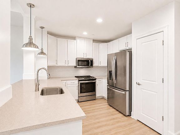 3rd image of 125 Pier View St Unit 206