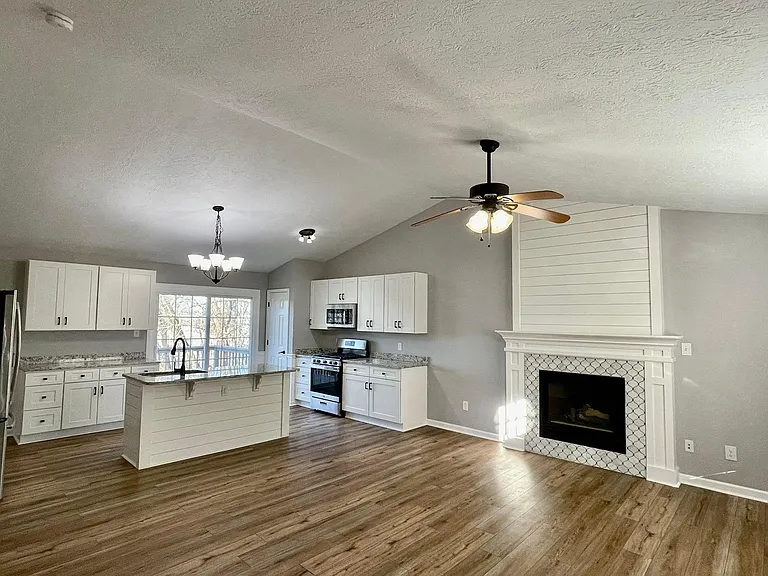 312 Oran Rd — Photo 3