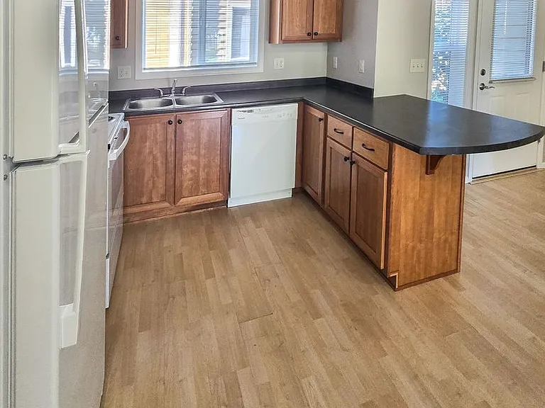 1150-1180 Jacobs Dr — Photo 5