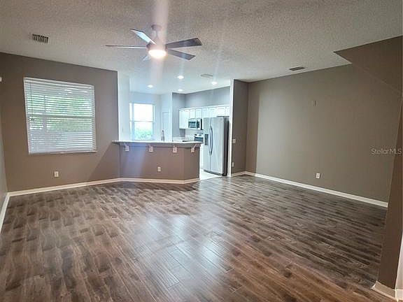 4th image of 655 Vallance Way NE